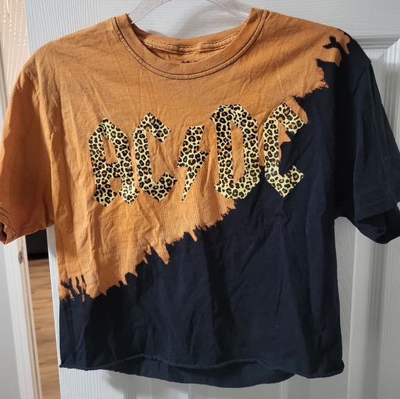 Size medium cropped AC/DC two-tone leopard font tee - Picture 1 of 3